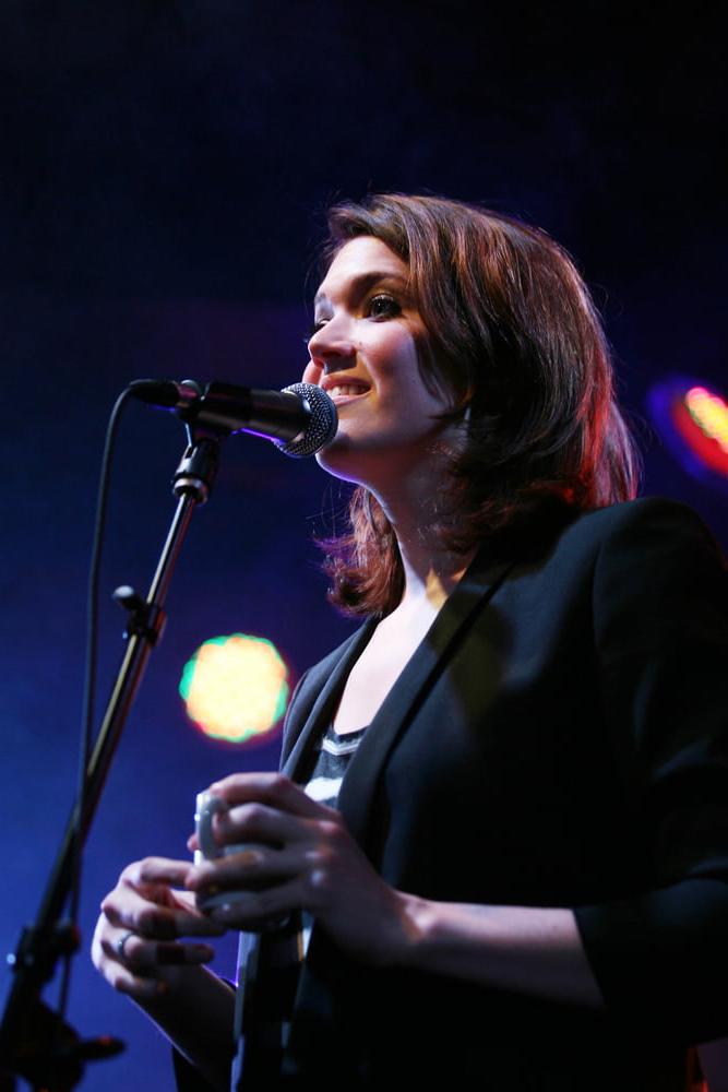 18P Mandy Moore - Gain Love At First Sniff Concert (15 Jun 2009)