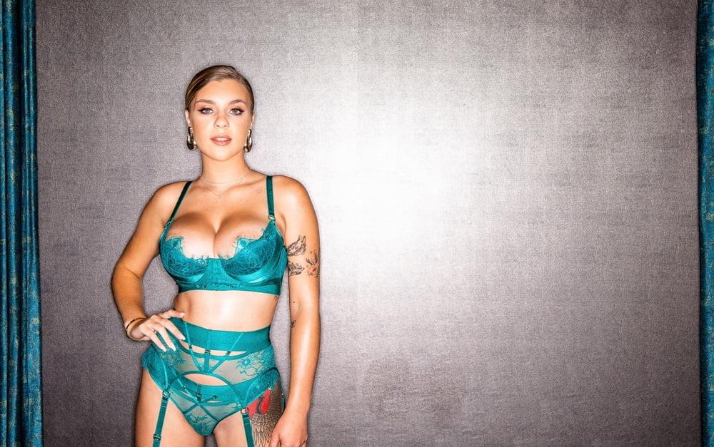 25P Gabbie Carter 4 - Buttplug