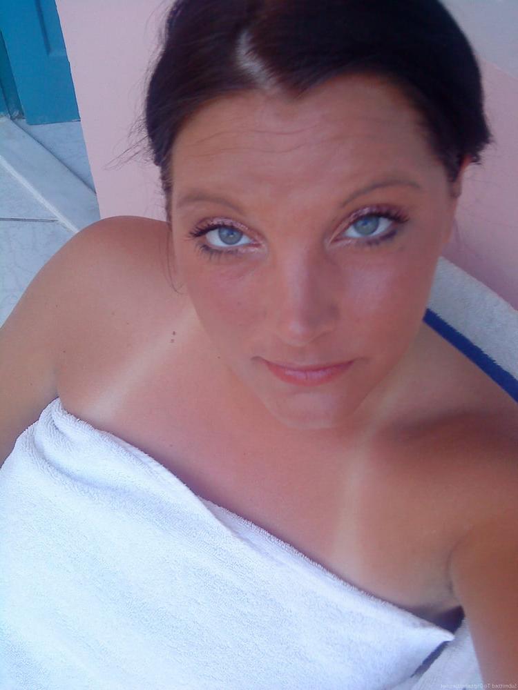 25P Amateur Babe on Holiday