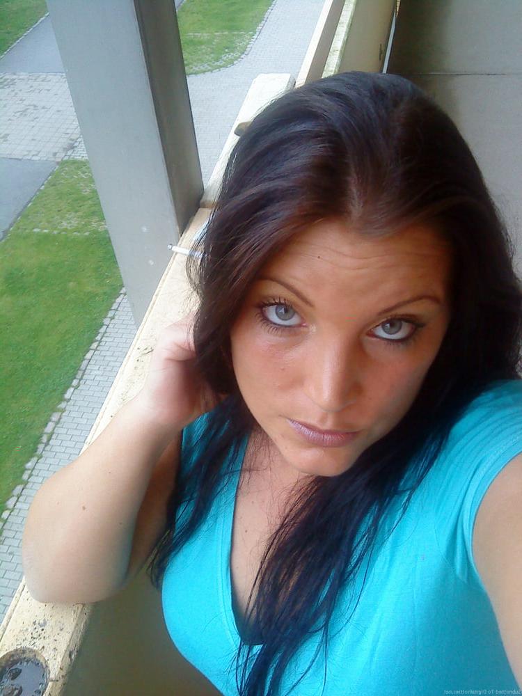 25P Amateur Babe on Holiday