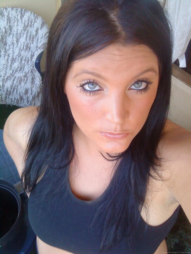 25P Amateur Babe on Holiday