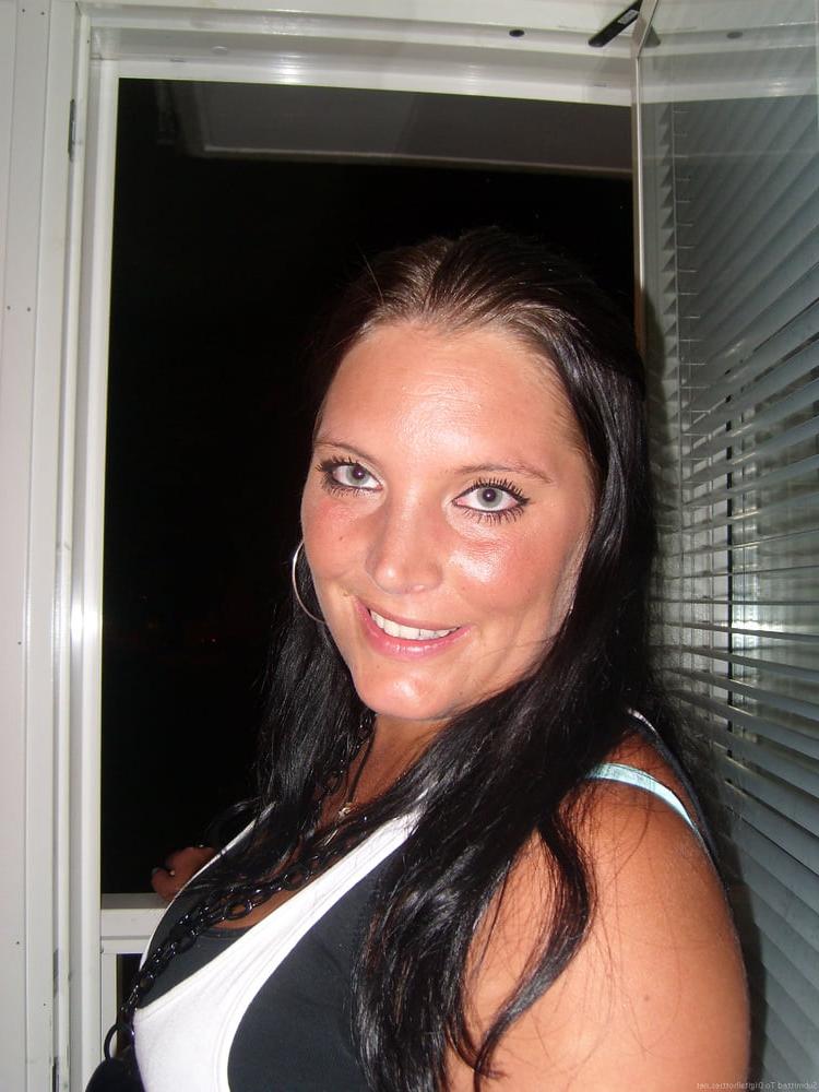 25P Amateur Babe on Holiday