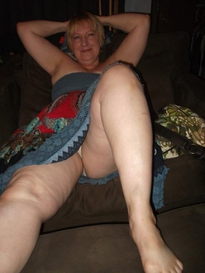 20P I'm a Mom-Clothed to Totally Fuck Pig Naked