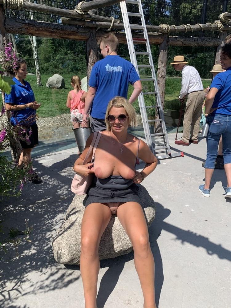 25P Sexy Dutch girl outdoor
