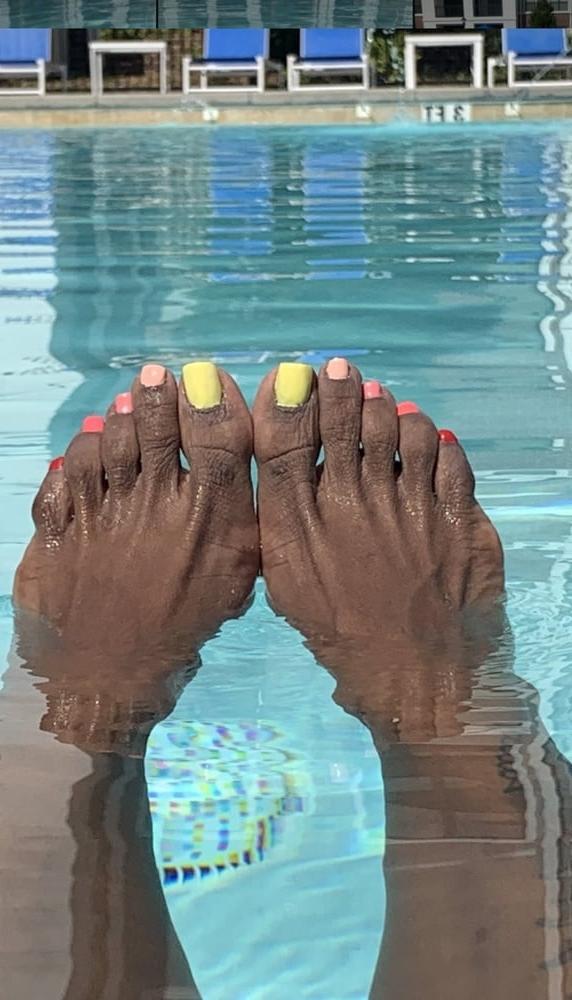 20P Tierra doll feets