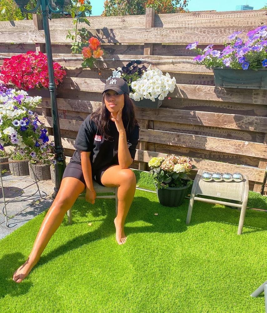 25P Hot Dutch Girl