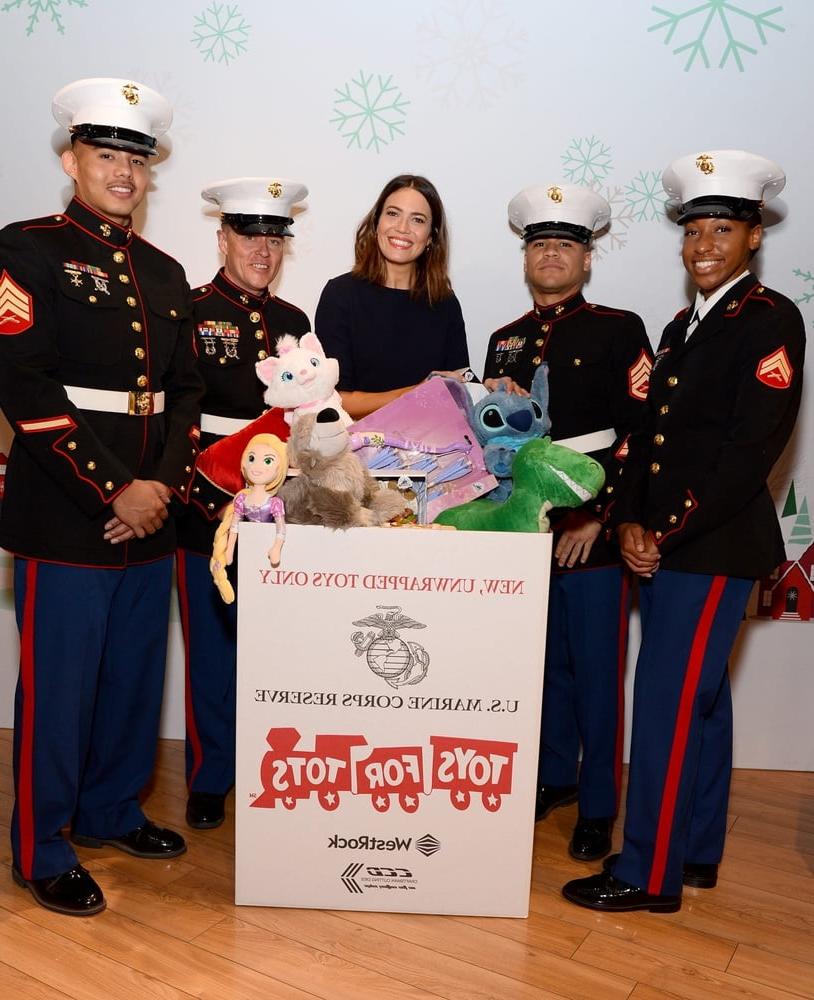 6P Mandy Moore - Toys for Tots Holiday Campaign (4 Nov 2019)