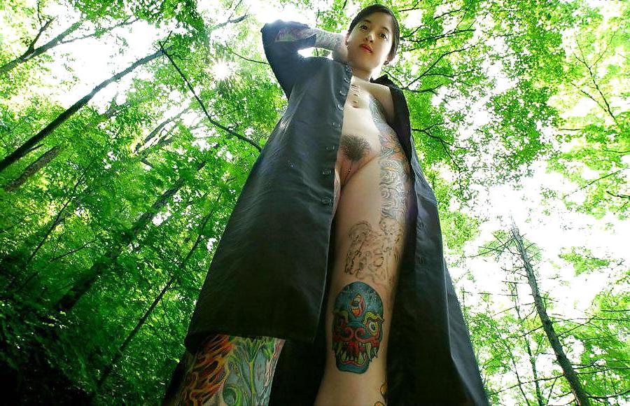 9P TATOOED YAKUZA BABE NUDE IN THE FOREST - londonlad
