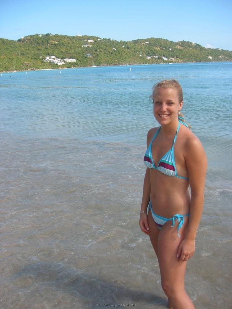 25P Ash MILF on holiday