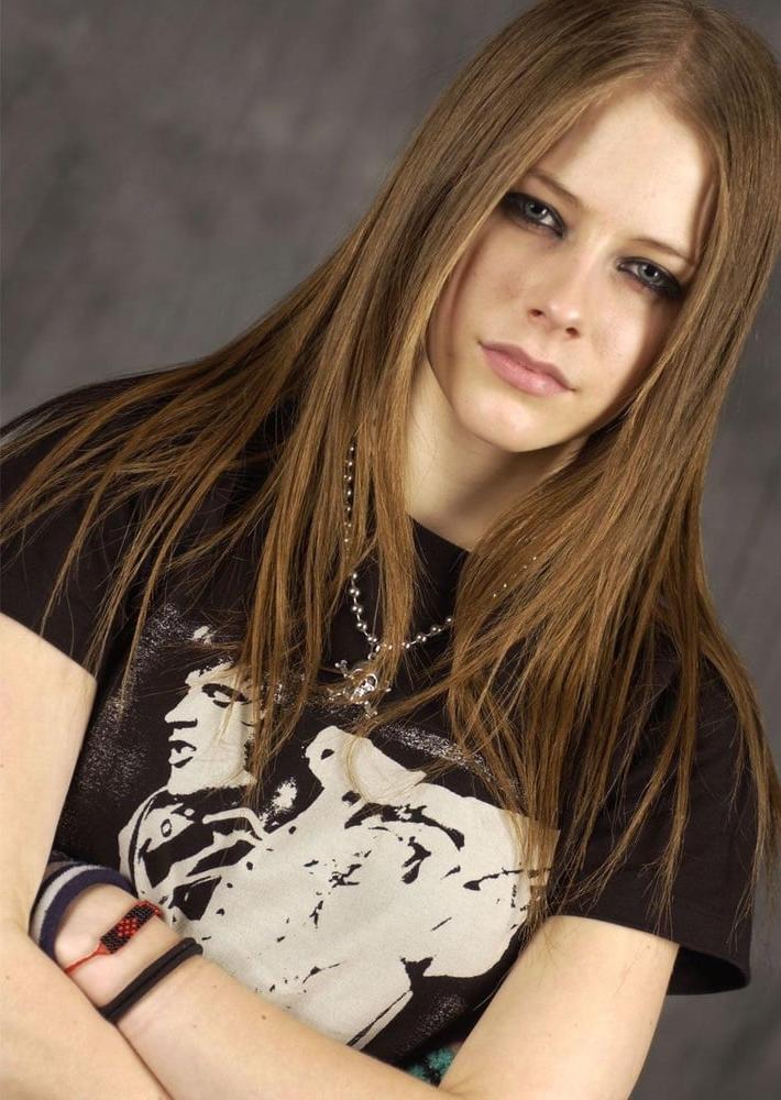 25P Avril makes my cock hard as fuck