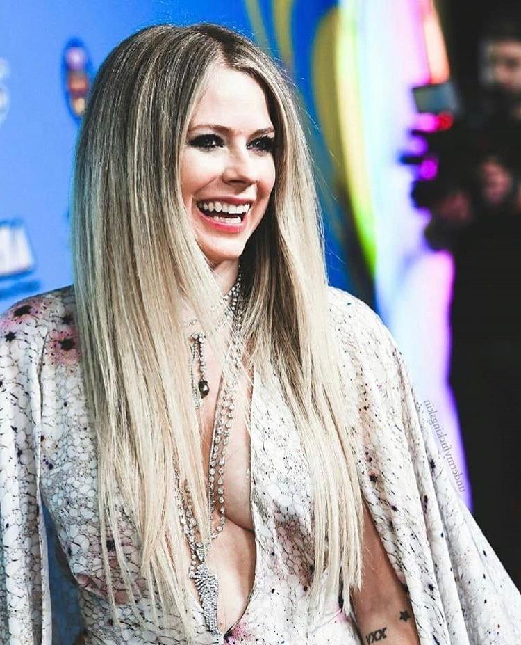 25P Avril makes my cock hard as fuck