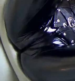 25P Leather cameltoe 11