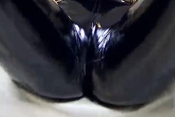 25P Leather cameltoe 11