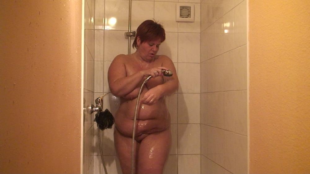 14P "I fuck myself with the showerhead "