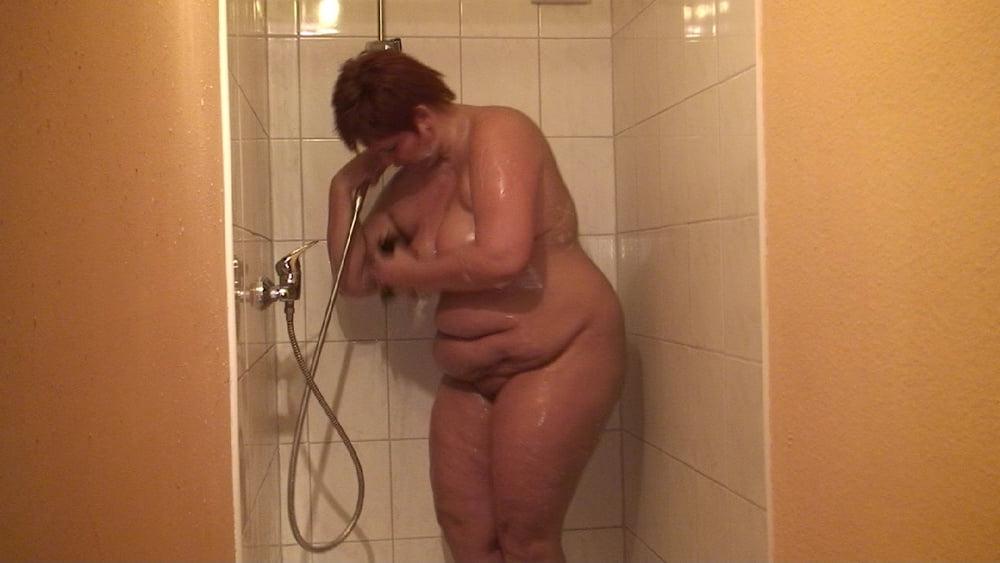 14P "I fuck myself with the showerhead "