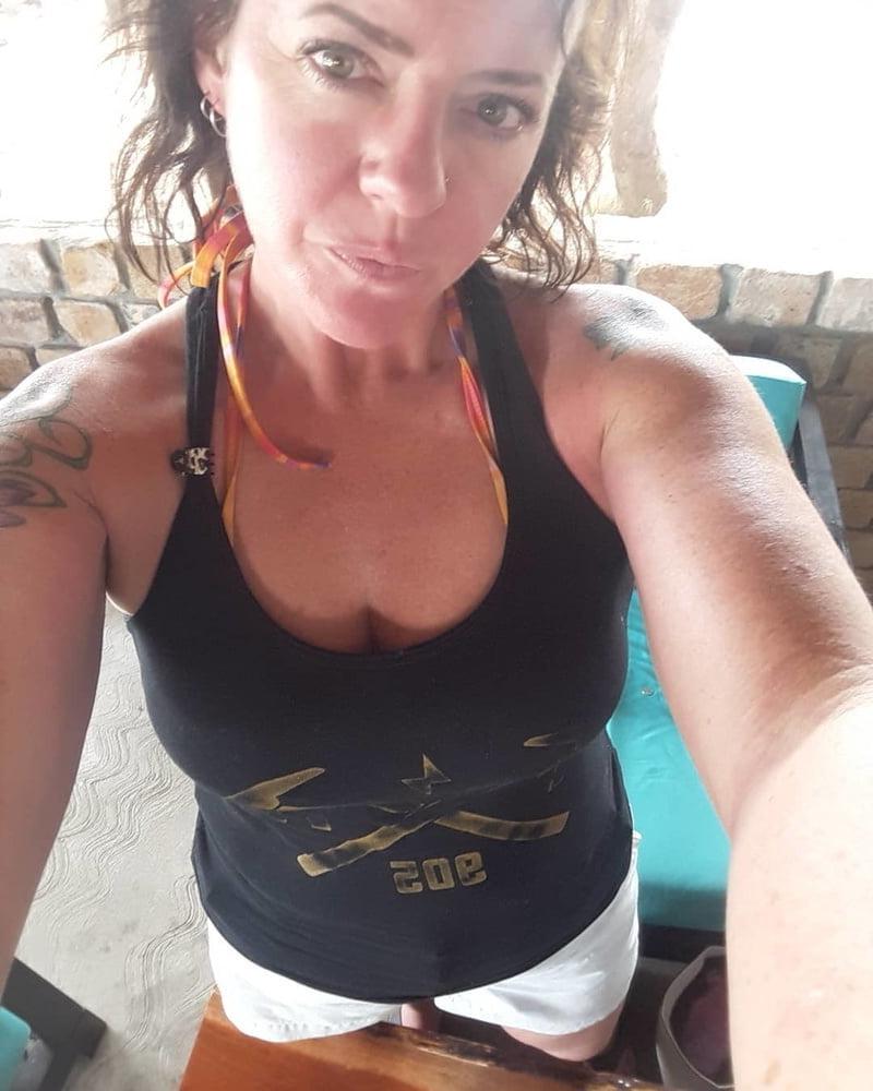 25P Self Submitted 45yo Canadian Whore Karen Loves Being Exposed