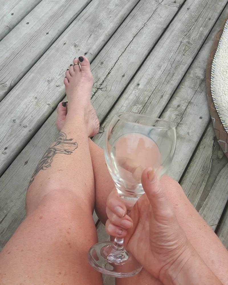25P Self Submitted 45yo Canadian Whore Karen Loves Being Exposed