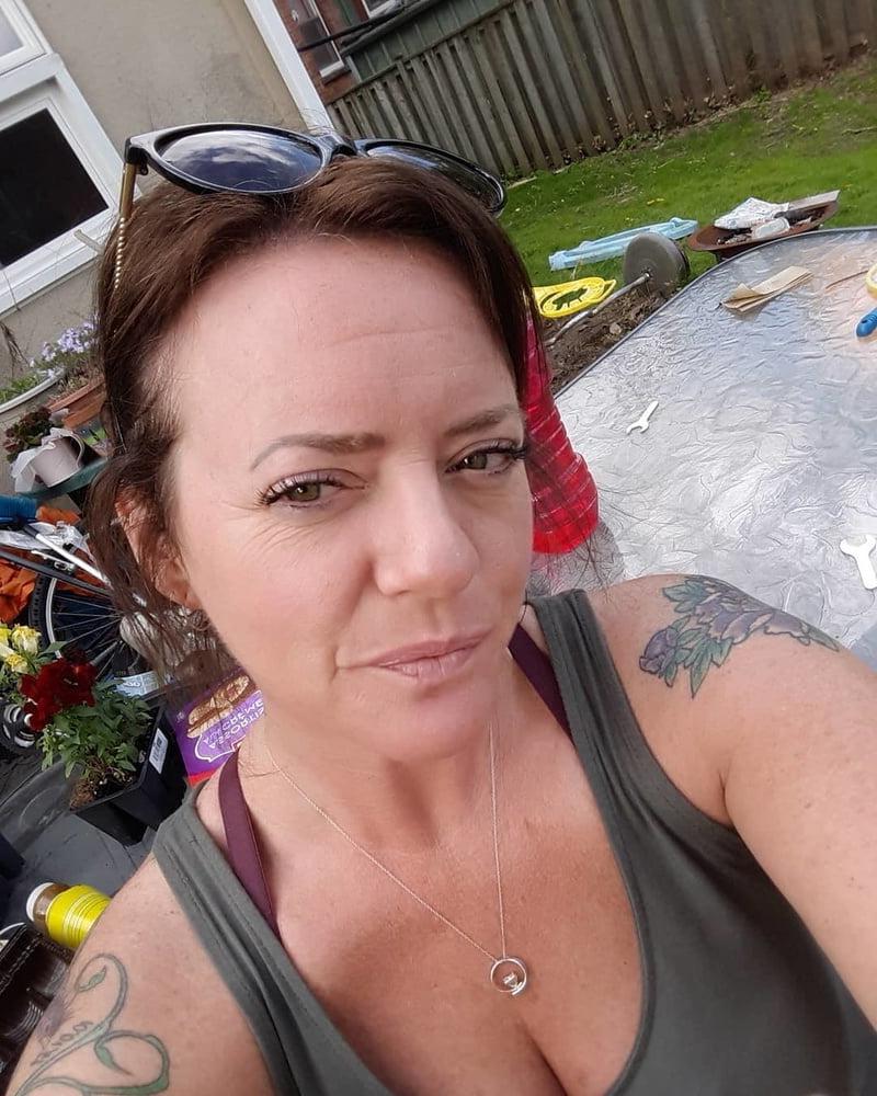 25P Self Submitted 45yo Canadian Whore Karen Loves Being Exposed