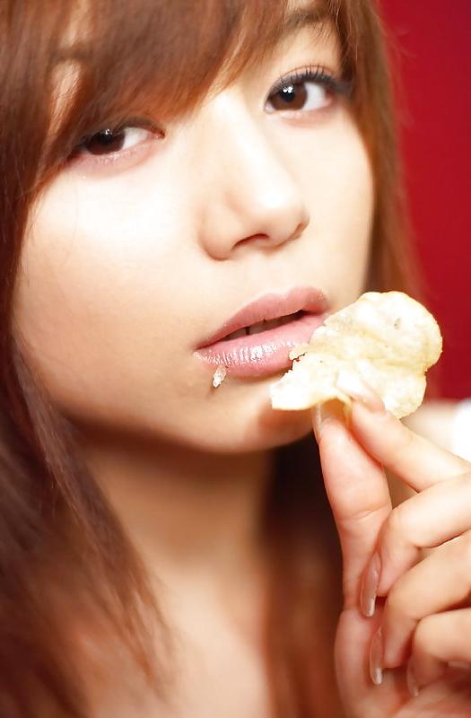 12P Young Japanese babe - Hot body!!  