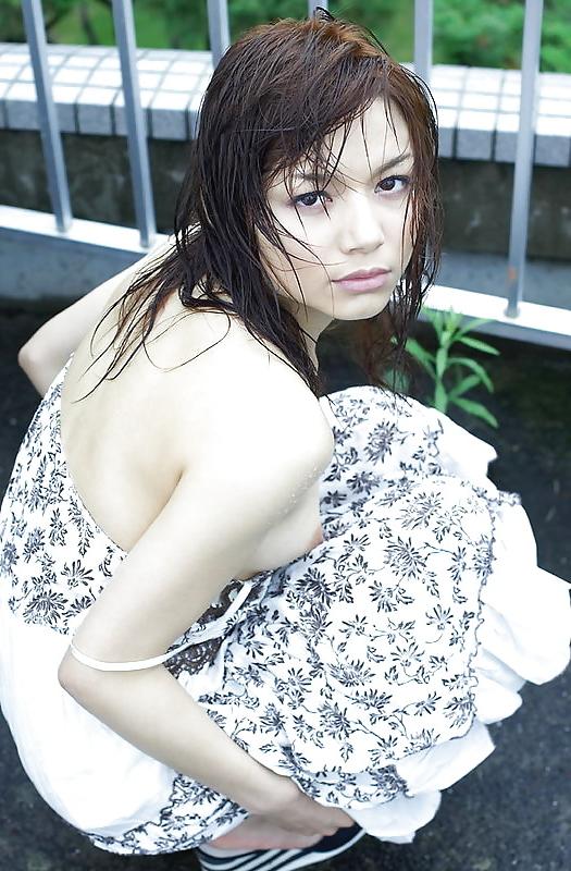 12P Young Japanese babe - Hot body!!  