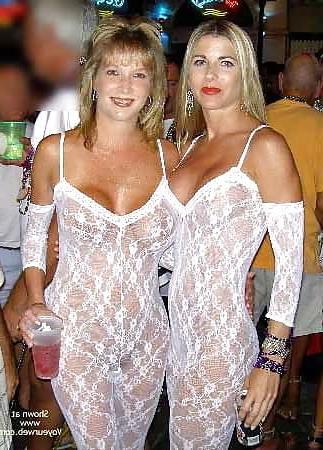 25P I wanna party with these babes!