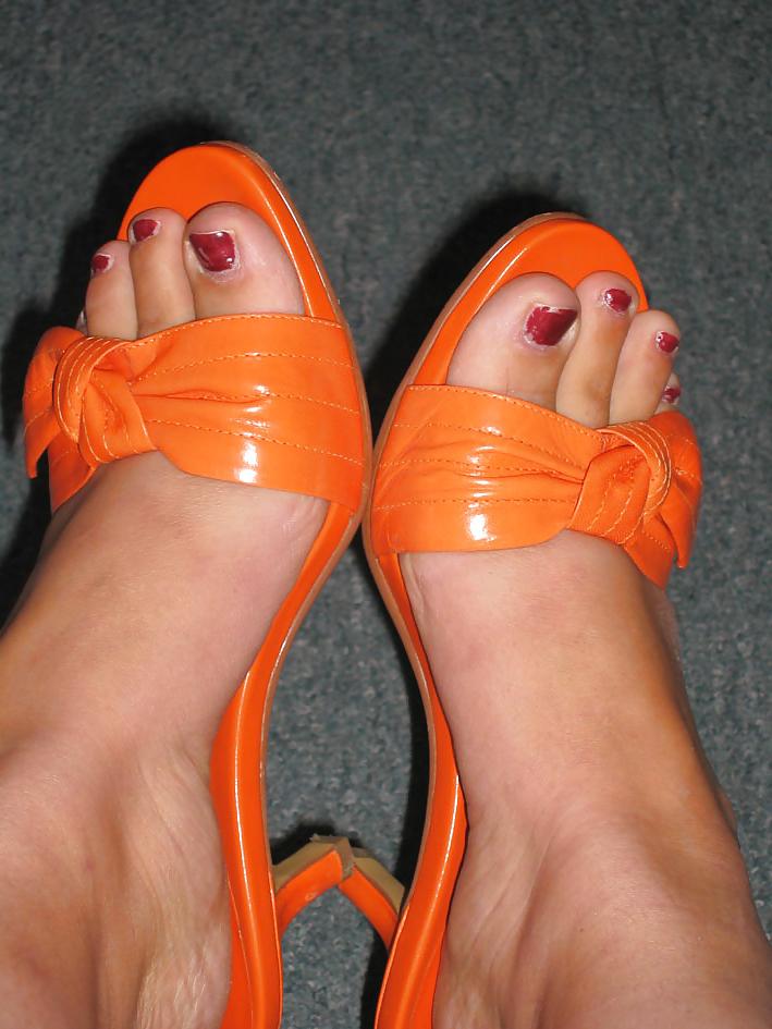 25P FEET & SHOES 