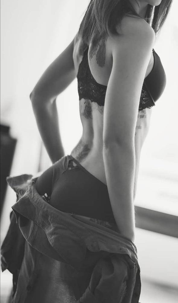 21P Canadian erotic models