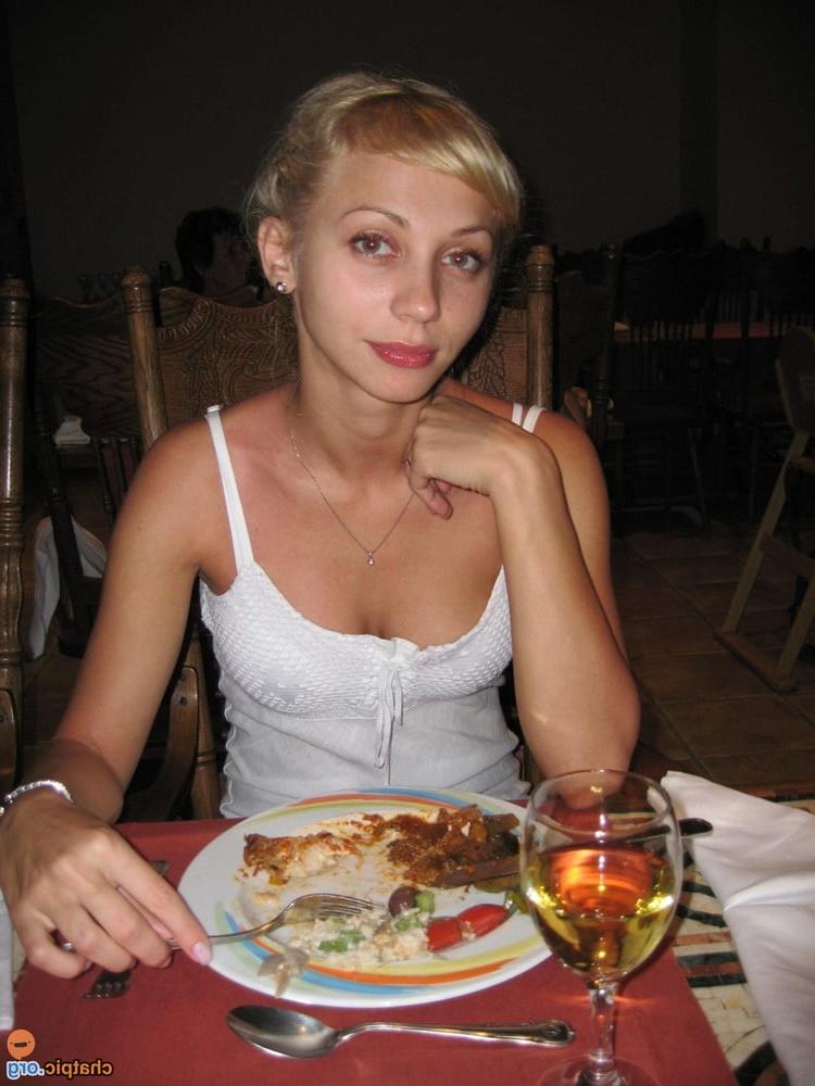 25P blonde slim webslut with great tits and shaved pussy