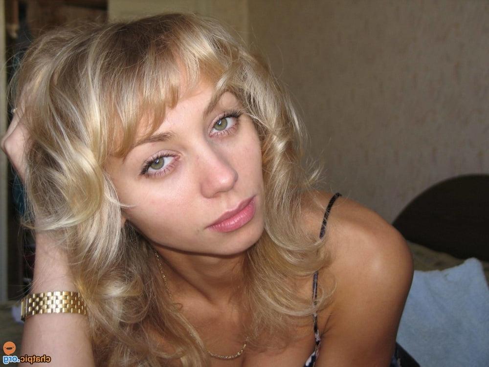 25P blonde slim webslut with great tits and shaved pussy