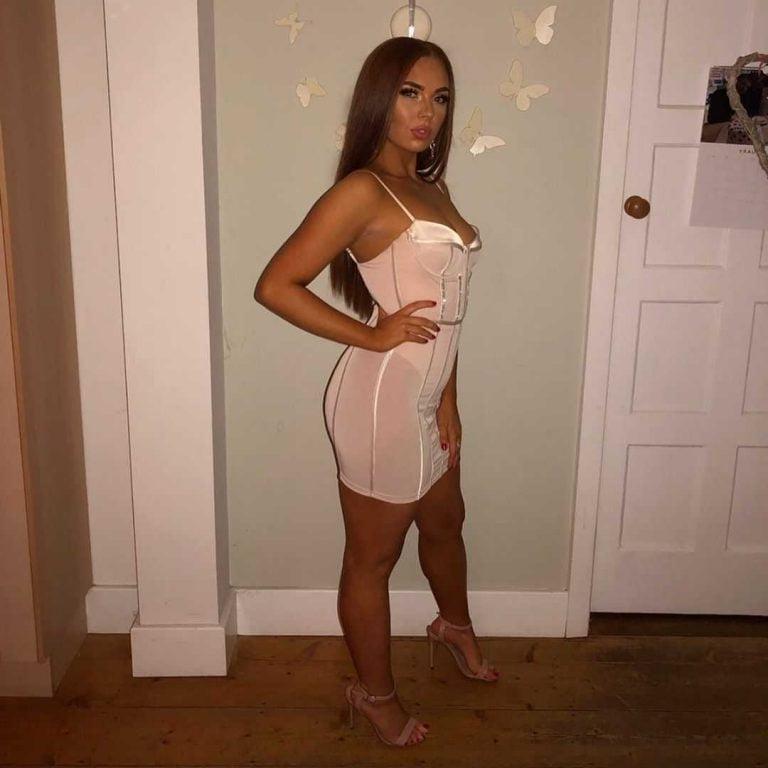 25P Demi Jones Love Island