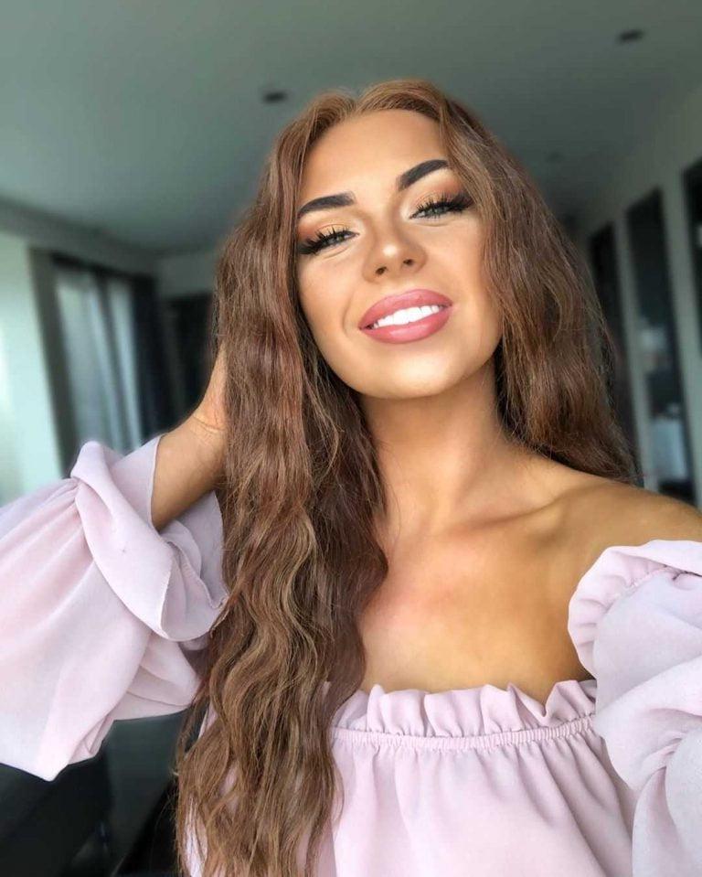 25P Demi Jones Love Island