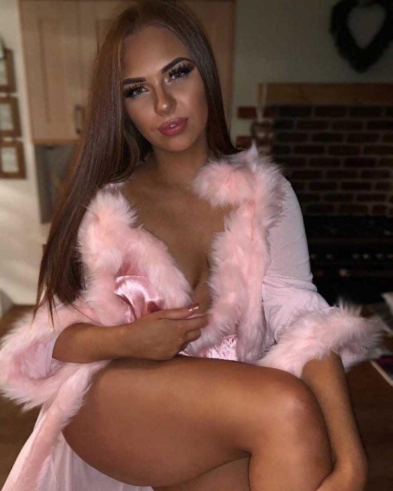 25P Demi Jones Love Island