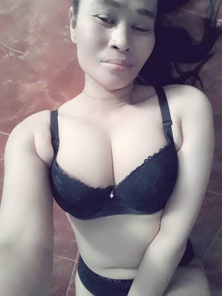 25P Whore at home