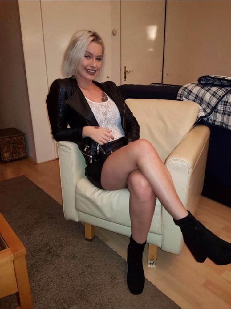 13P Horny Dutch Girl