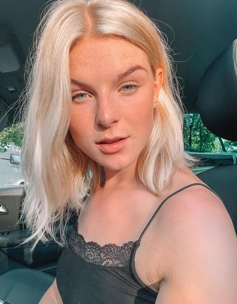 25P Femke Meines Dutch Celeb