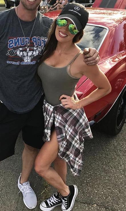 25P Mississippi Fitness Girl selling bombshell bras