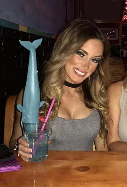 25P Mississippi Fitness Girl selling bombshell bras