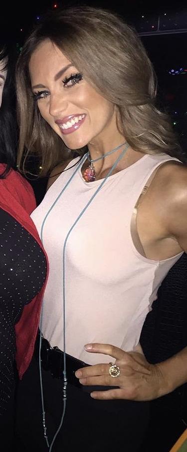 25P Mississippi Fitness Girl selling bombshell bras