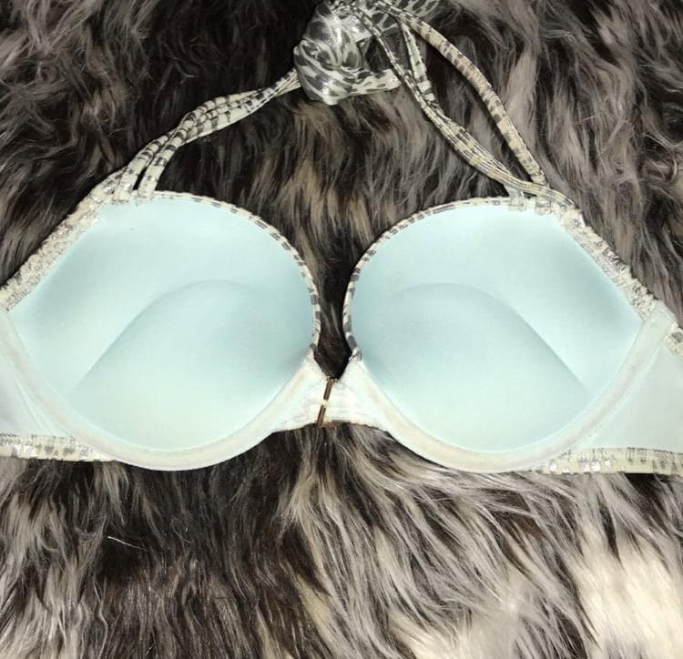 25P Mississippi Fitness Girl selling bombshell bras