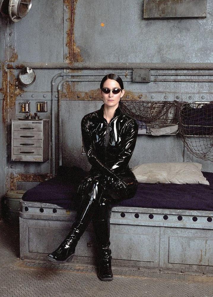 25P Carrie-Anne Moss Fit As Fuck Hot Look