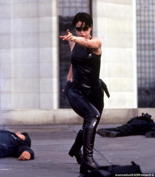 25P Carrie-Anne Moss Fit As Fuck Hot Look