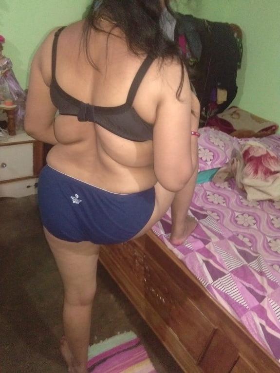 25P Bengali boudi in home (no face)