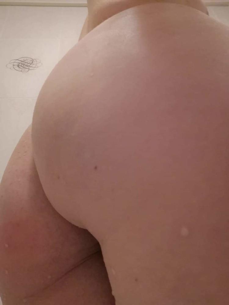 9P SHE LOVE TRIBUTE ON HER ASS