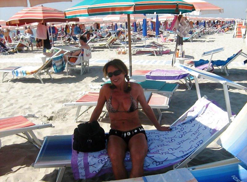 8P Slut Mom's Friend