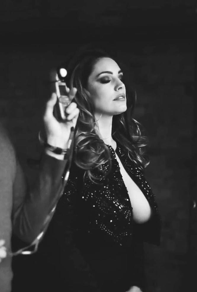 25P Sexy Kelly Brook - 2015 Calendar Shoot
