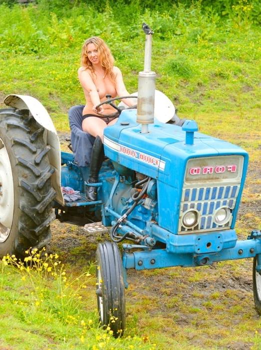 25P Country Girls 2016 calendar