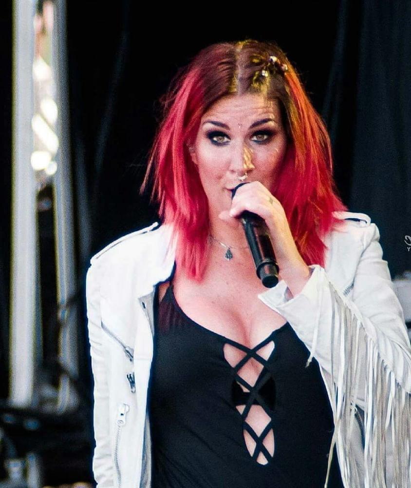 25P Charlotte wessels sexy Dutch singer