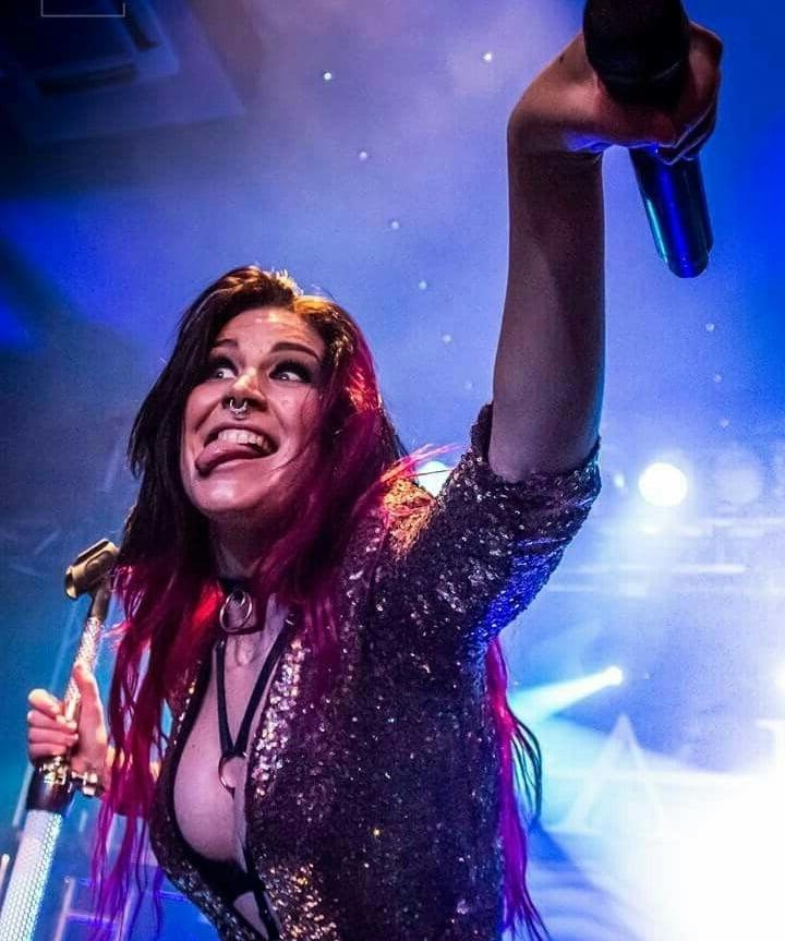 25P Charlotte wessels sexy Dutch singer