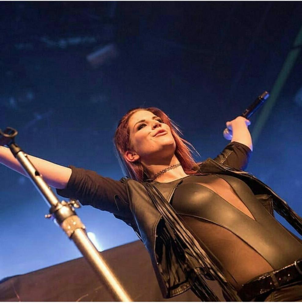 25P Charlotte wessels sexy Dutch singer