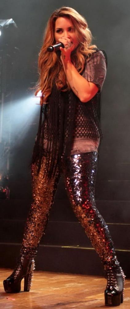 25P Demi Lovato Fit As Fuck 4